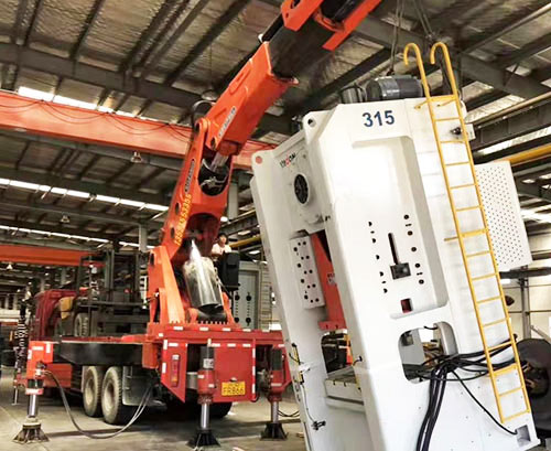 芙蓉附近随车吊出租，轻松解决运输难题