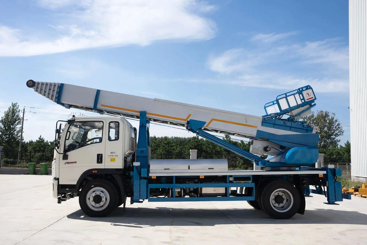 芙蓉云梯上料车租赁费用