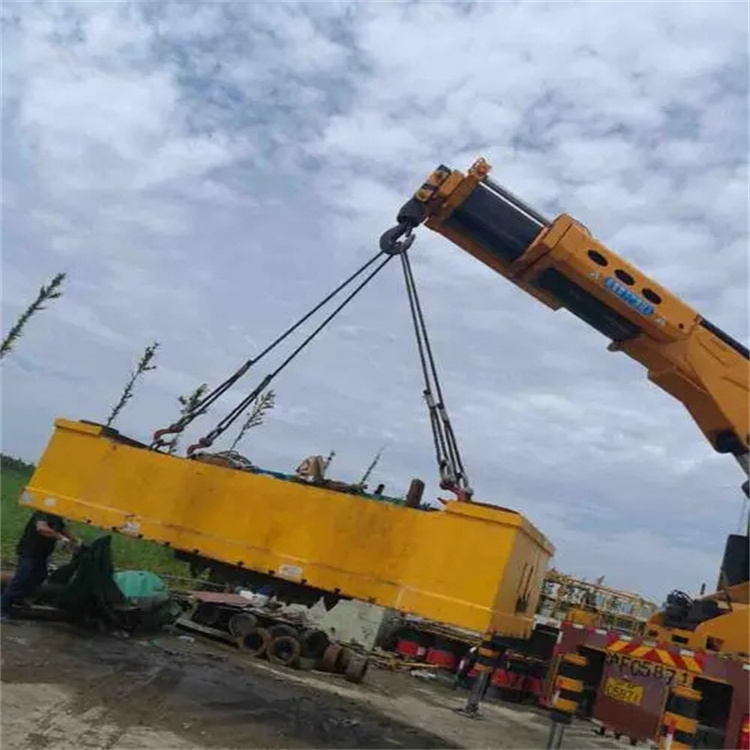 芙蓉随车吊吊集装箱怎么吊